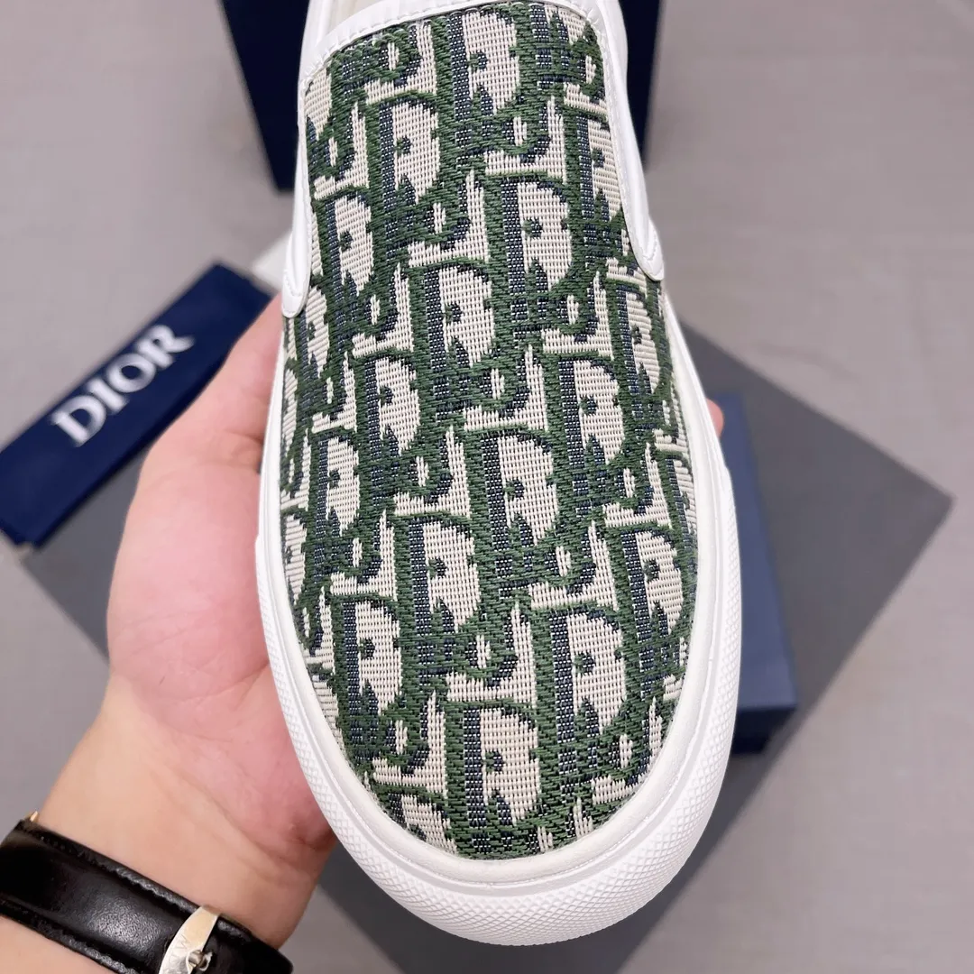 P380, Dior series casual shoes 👟🔥[Dior] Dior's new casual men's shoes are launched in Hong Kong counters. Official website 1:1 production. Original Italian materials. Designed by European and American masters. Perfect shape to create counter quality, solid color rubber wear-resistant outsole and classic dazzling head! Super versatile and very comfortable. High-end without losing taste, fashionable and novel! ! Absolute focus! Code number: 38-44, four colors available (45 can be customized, cannot be returned or exchanged) No. 005